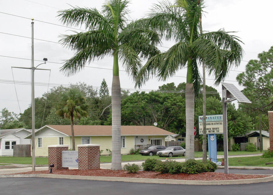 Manatee High School Solar Powered Sign Lighting